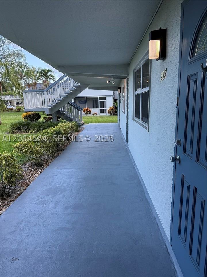 219 Tuscany D #D - Photo 2 of 9