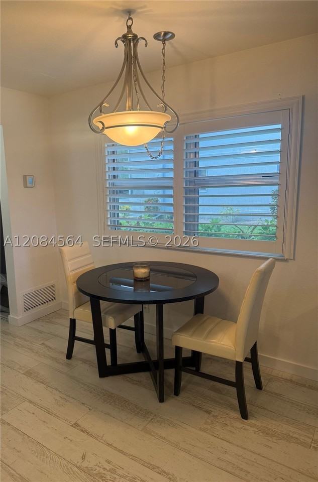 219 Tuscany D #D - Photo 5 of 9