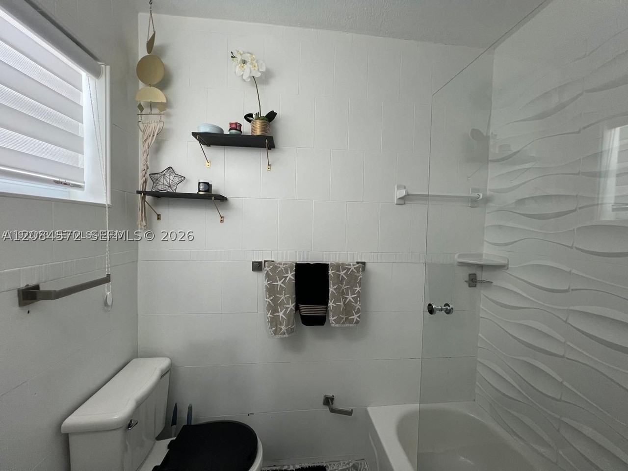 1430 Ne 149th St #B - Photo 6 of 10