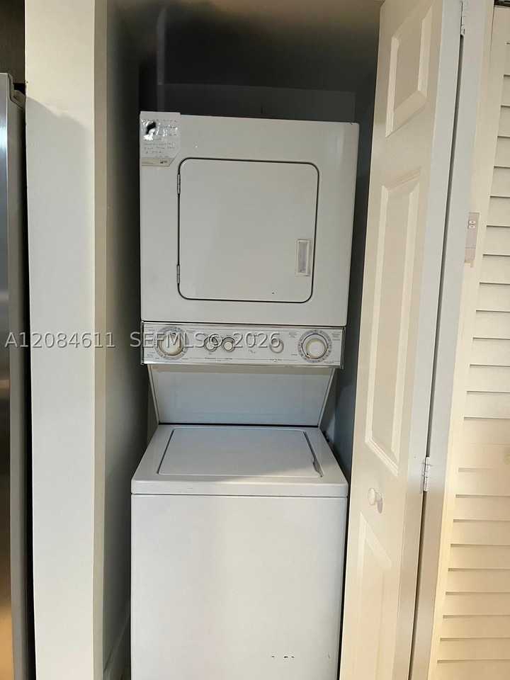 3101 Sw 27th Ave #201 - Photo 7 of 17
