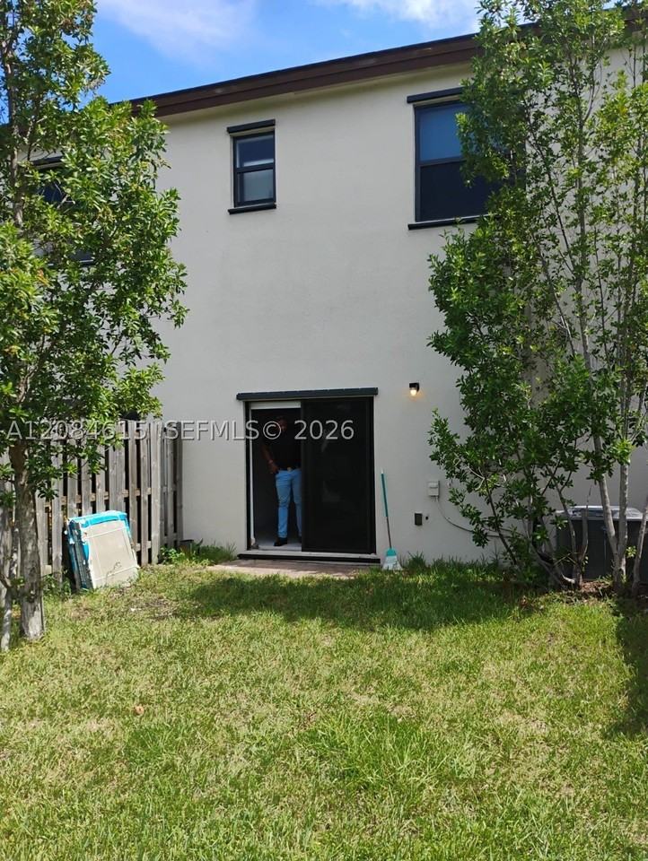 9944 Sw 228th Ter #9944 - Photo 4 of 17