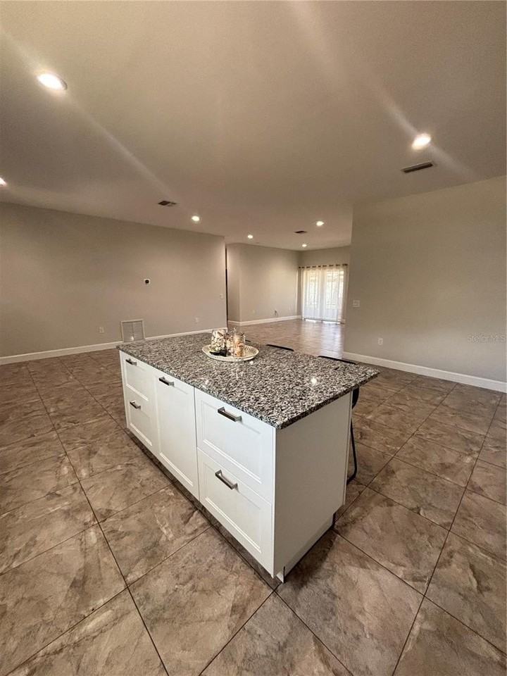 5119 Rilma Ave - Photo 4 of 24
