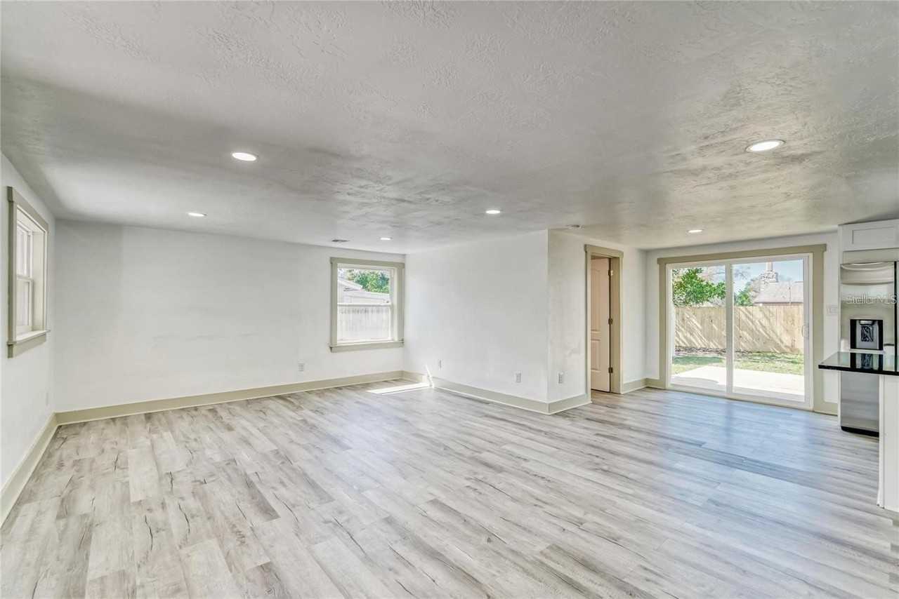 1300 Melonwood Ave - Photo 2 of 9