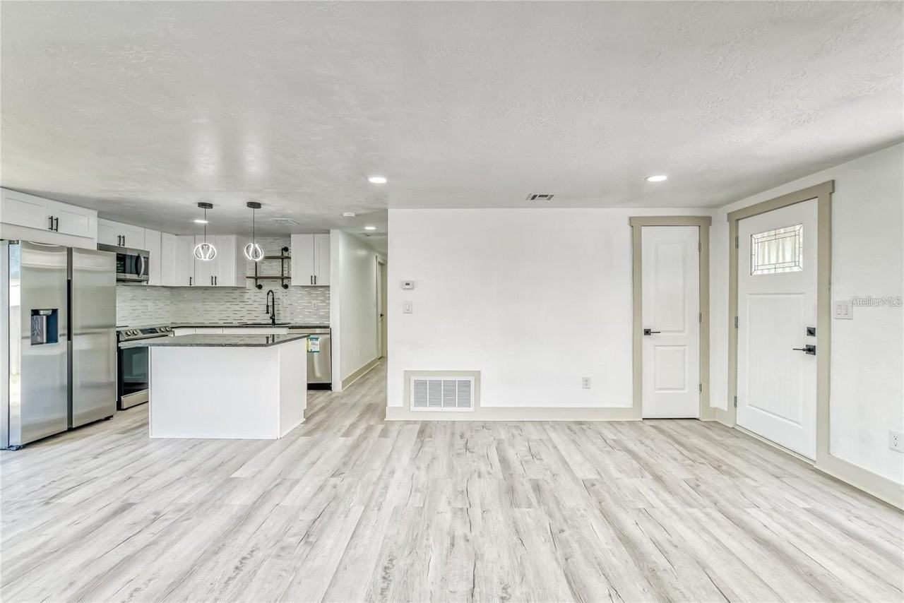 1300 Melonwood Ave - Photo 3 of 9