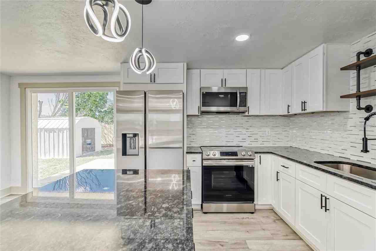 1300 Melonwood Ave - Photo 4 of 9