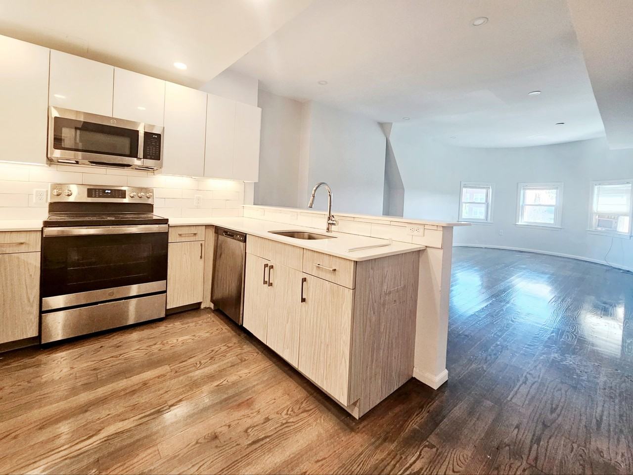 1406 Beacon St #33 - Photo 3 of 8