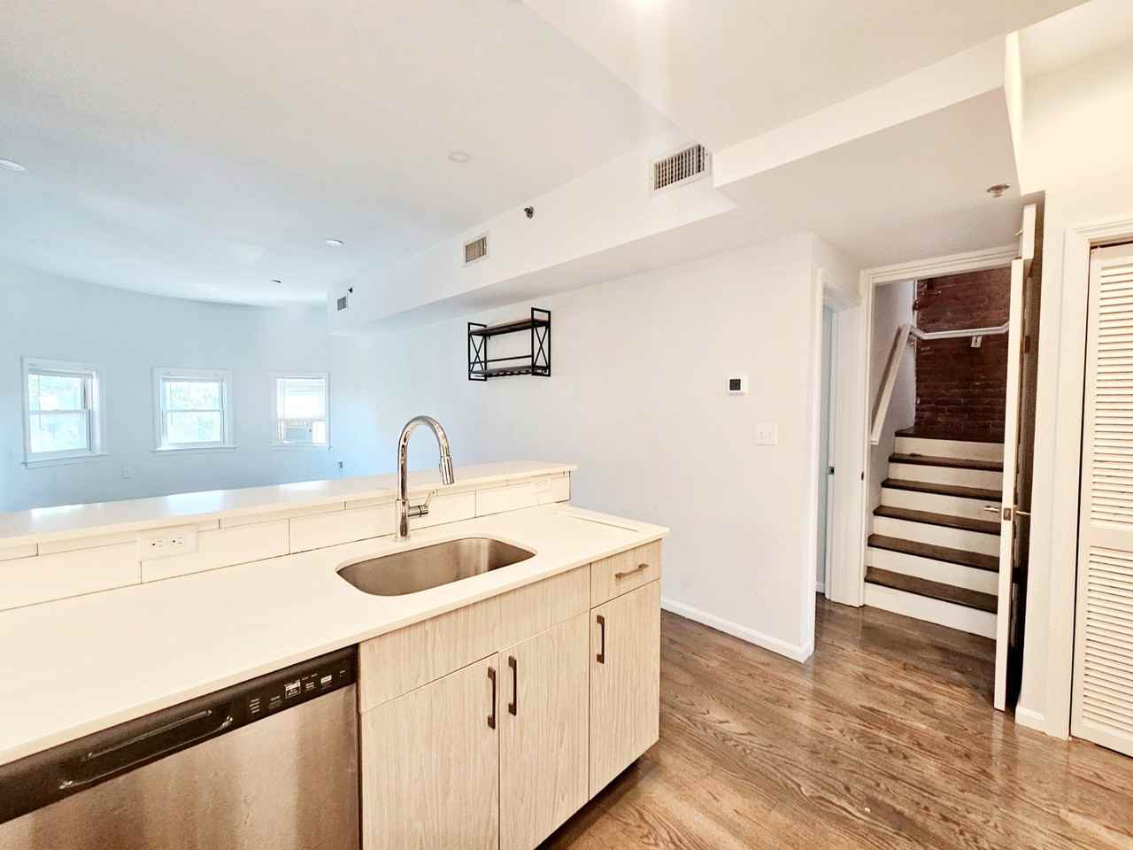 1406 Beacon St #33 - Photo 4 of 8