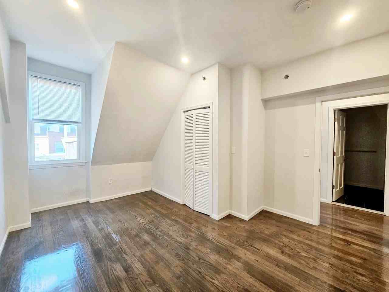 1406 Beacon St #33 - Photo 5 of 8