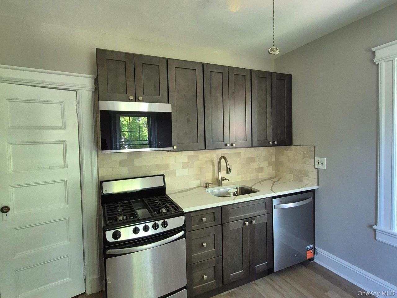 2892 Stevens St - Photo 6 of 12