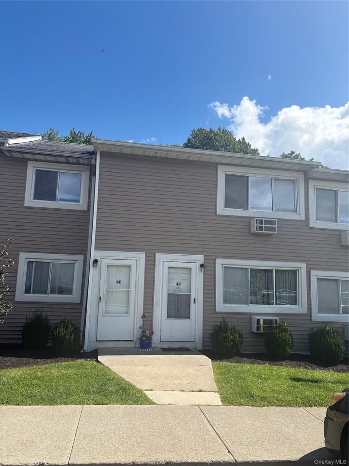 4 Fishkill Glen Dr #C - Photo 2 of 17