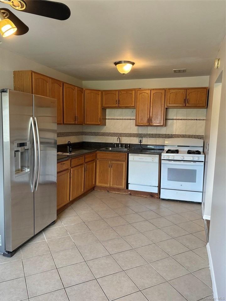 4 Fishkill Glen Dr #C - Photo 5 of 17
