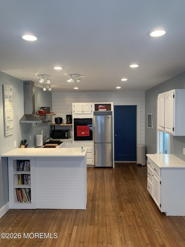 140 Franklin Ave - Photo 2 of 10