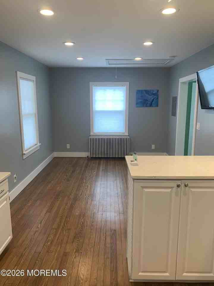 140 Franklin Ave - Photo 3 of 10