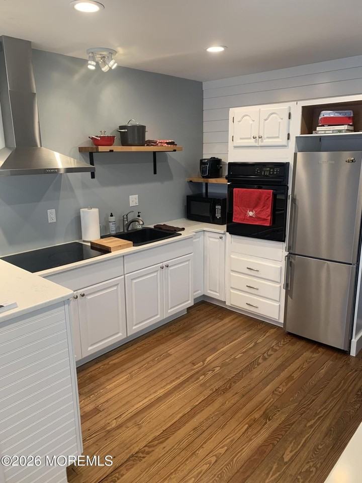 140 Franklin Ave - Photo 4 of 10
