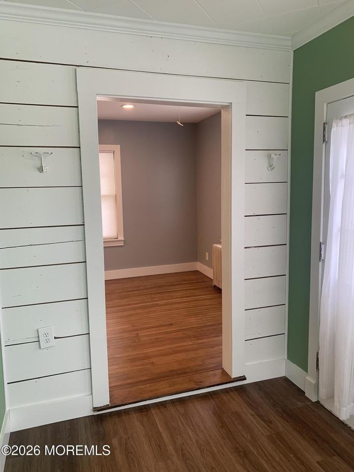 140 Franklin Ave - Photo 5 of 10
