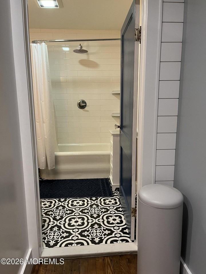 140 Franklin Ave - Photo 7 of 10