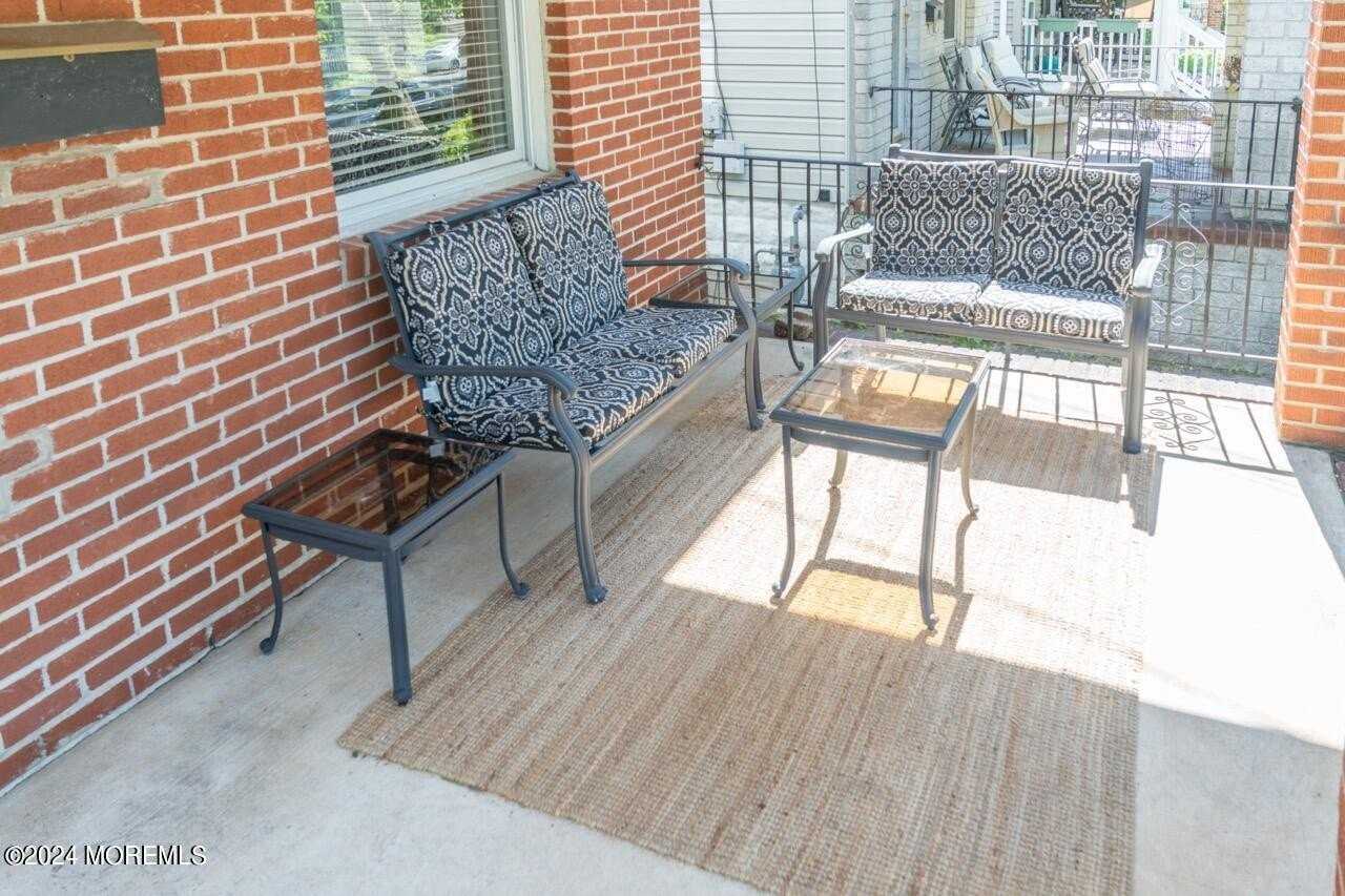 1119 1st Ave - Photo 4 of 29