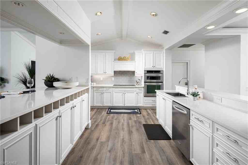 420 Palm Cir E - Photo 5 of 41