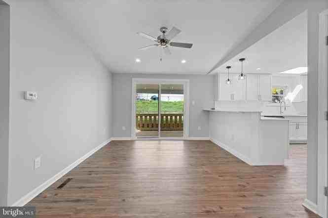 904 Lakeview Dr - Photo 4 of 17