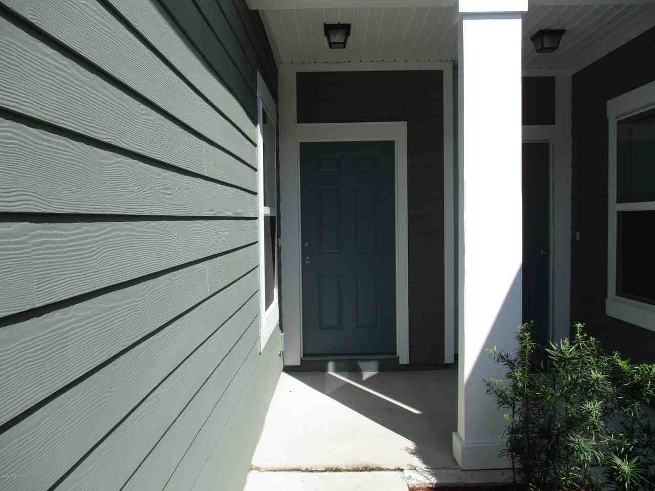 687 Servia Dr - Photo 3 of 12