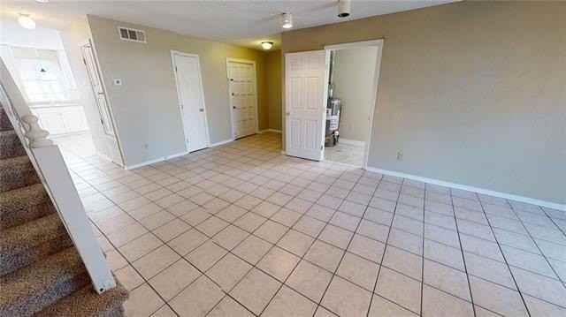 4907 Hearst St - Photo 4 of 9