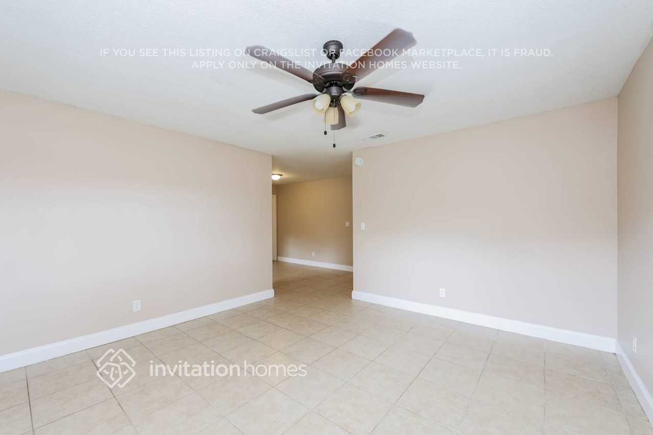 7518 S Germer St - Photo 4 of 17