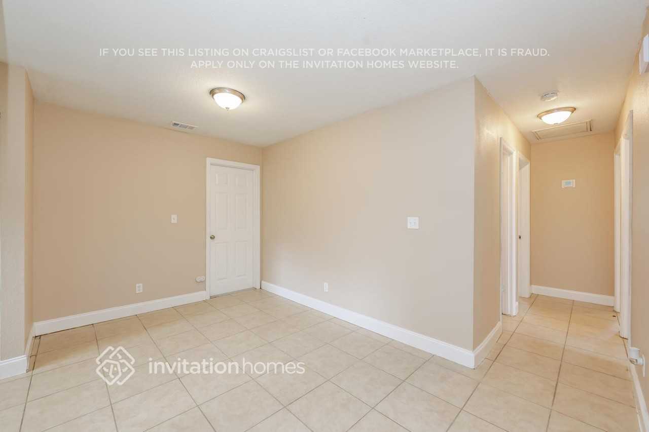 7518 S Germer St - Photo 5 of 17