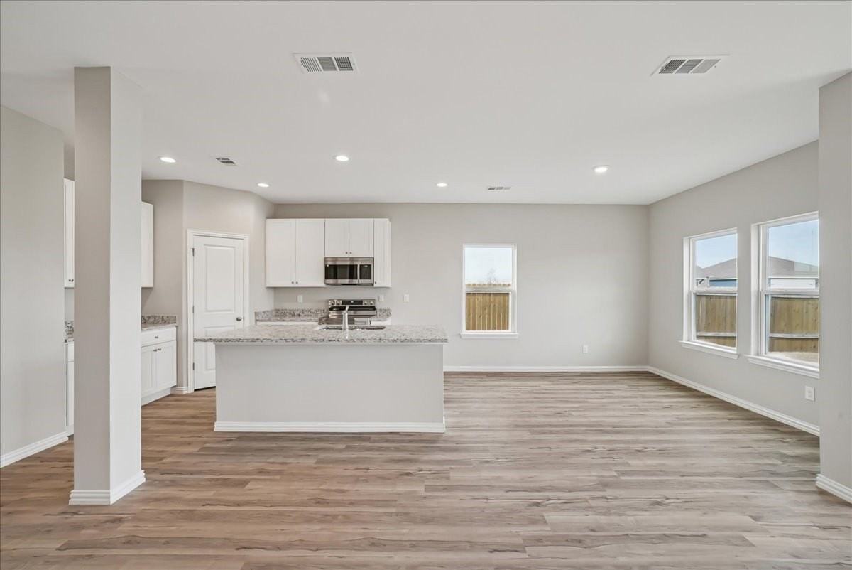 1613 Buchanan Dr - Photo 3 of 8