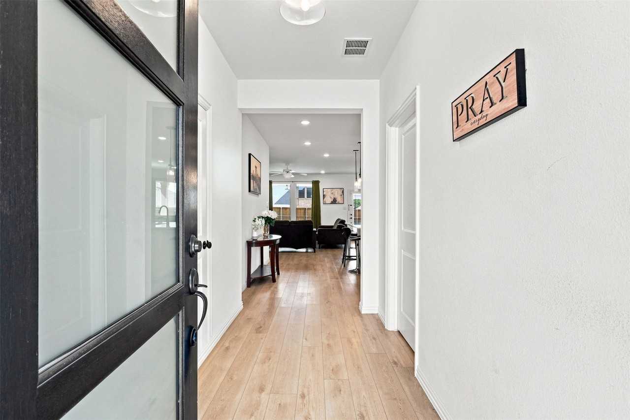 1308 Parkdale St - Photo 3 of 23
