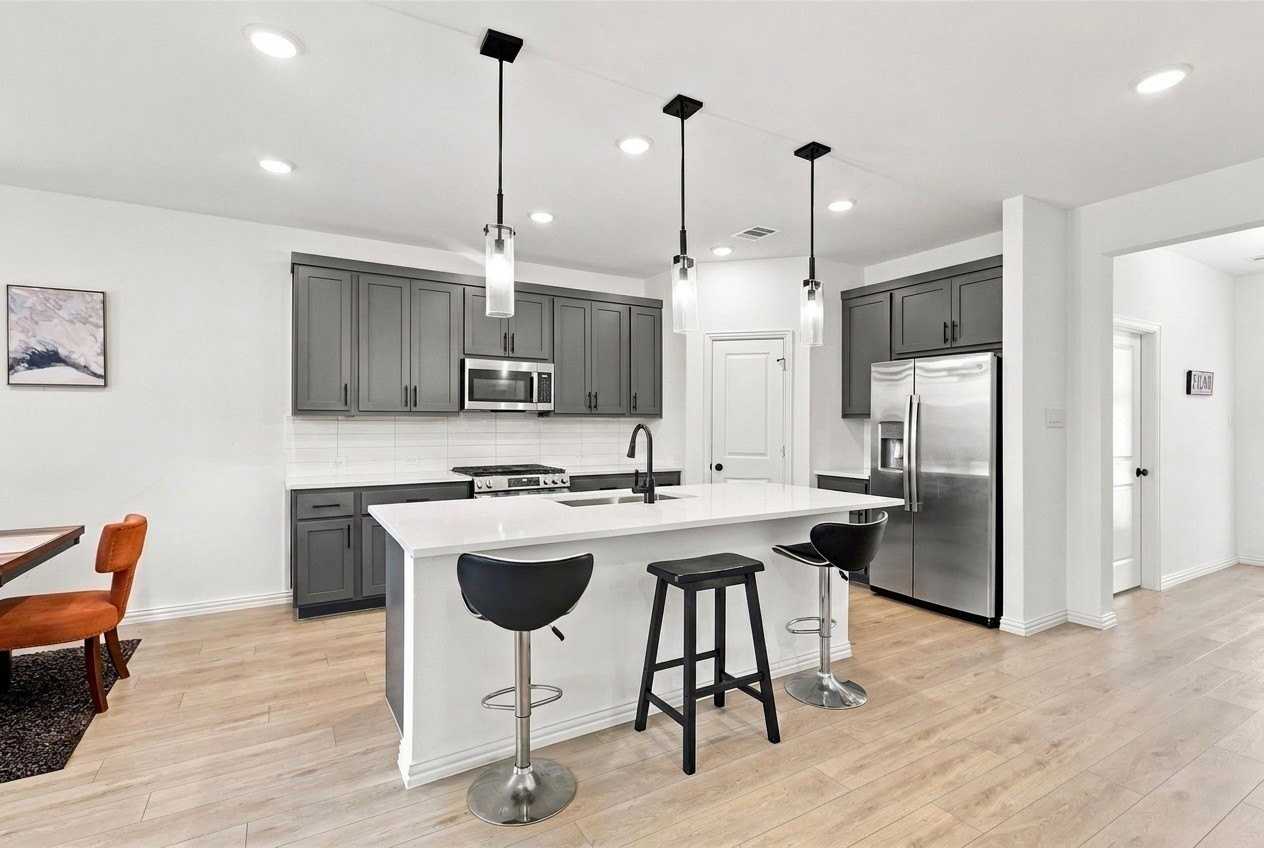 1308 Parkdale St - Photo 7 of 23
