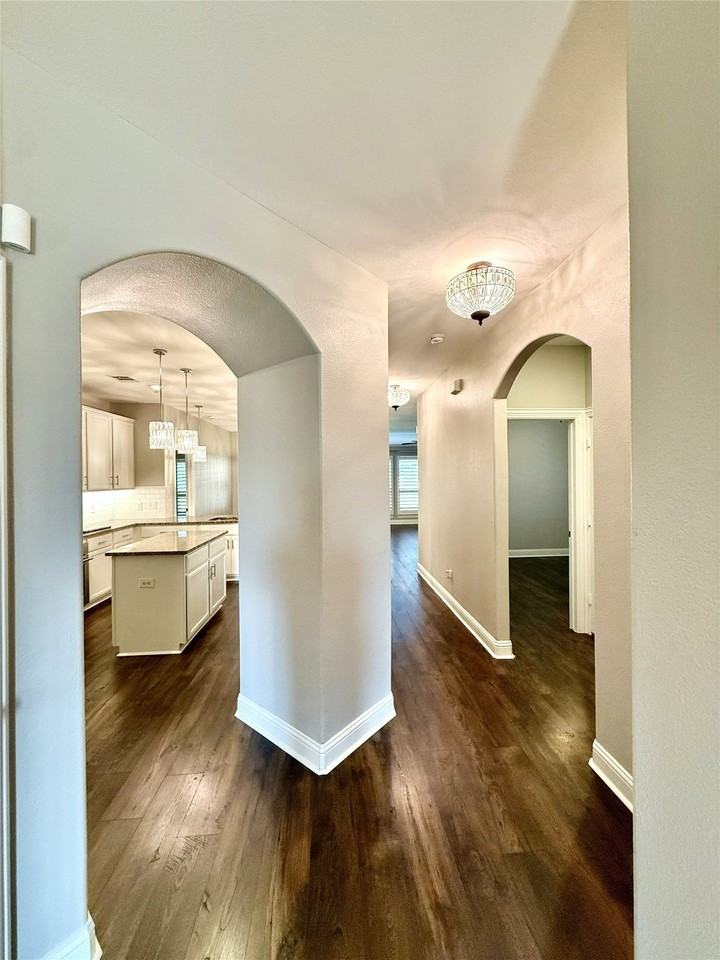 3615 Brazos St - Photo 6 of 32