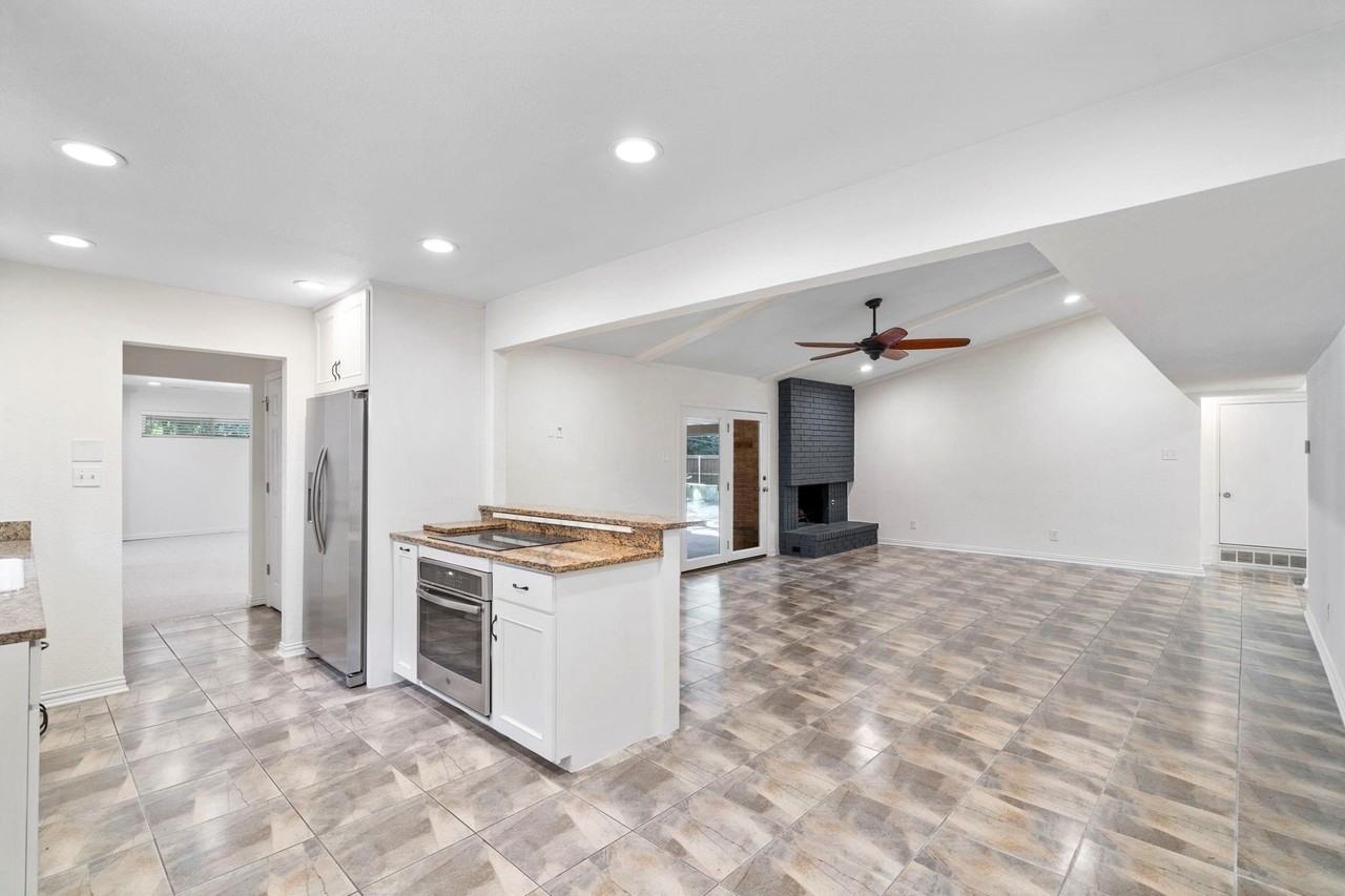 7162 Carrousel Cir - Photo 3 of 22
