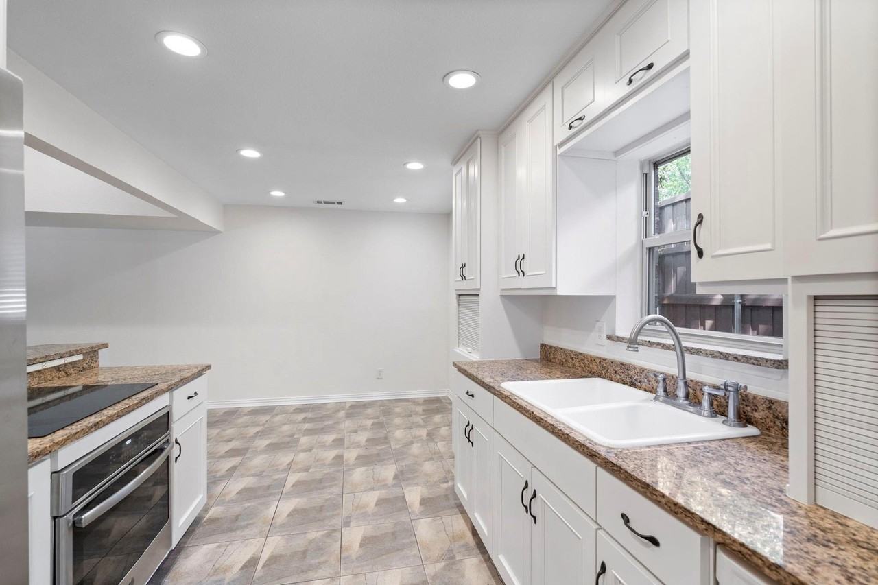 7162 Carrousel Cir - Photo 4 of 22