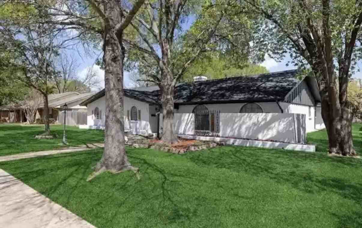 600 Tanglewood Dr S - Photo 2 of 15