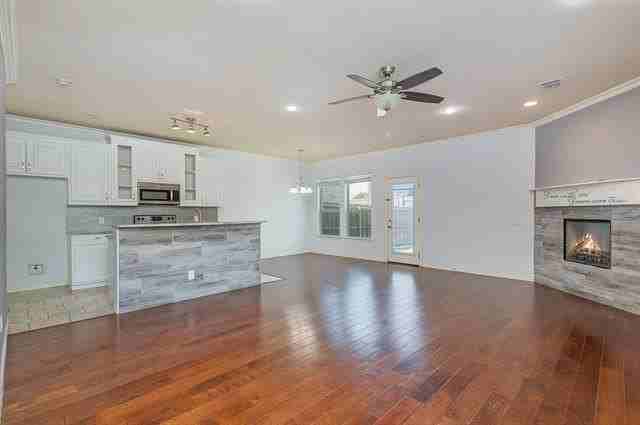 313 Austin Ave - Photo 4 of 23