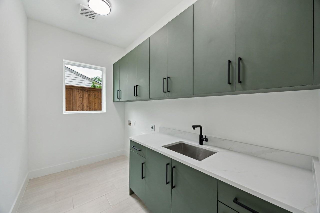3815 Hawick Ln - Photo 4 of 37