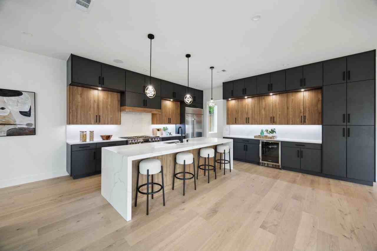 3815 Hawick Ln - Photo 7 of 37