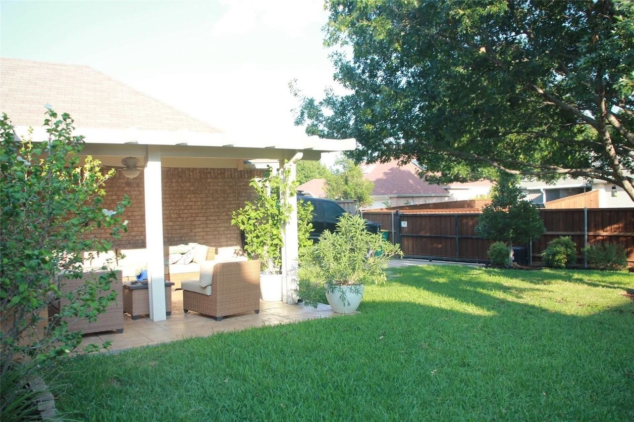 1005 Calgary Ct - Photo 3 of 14
