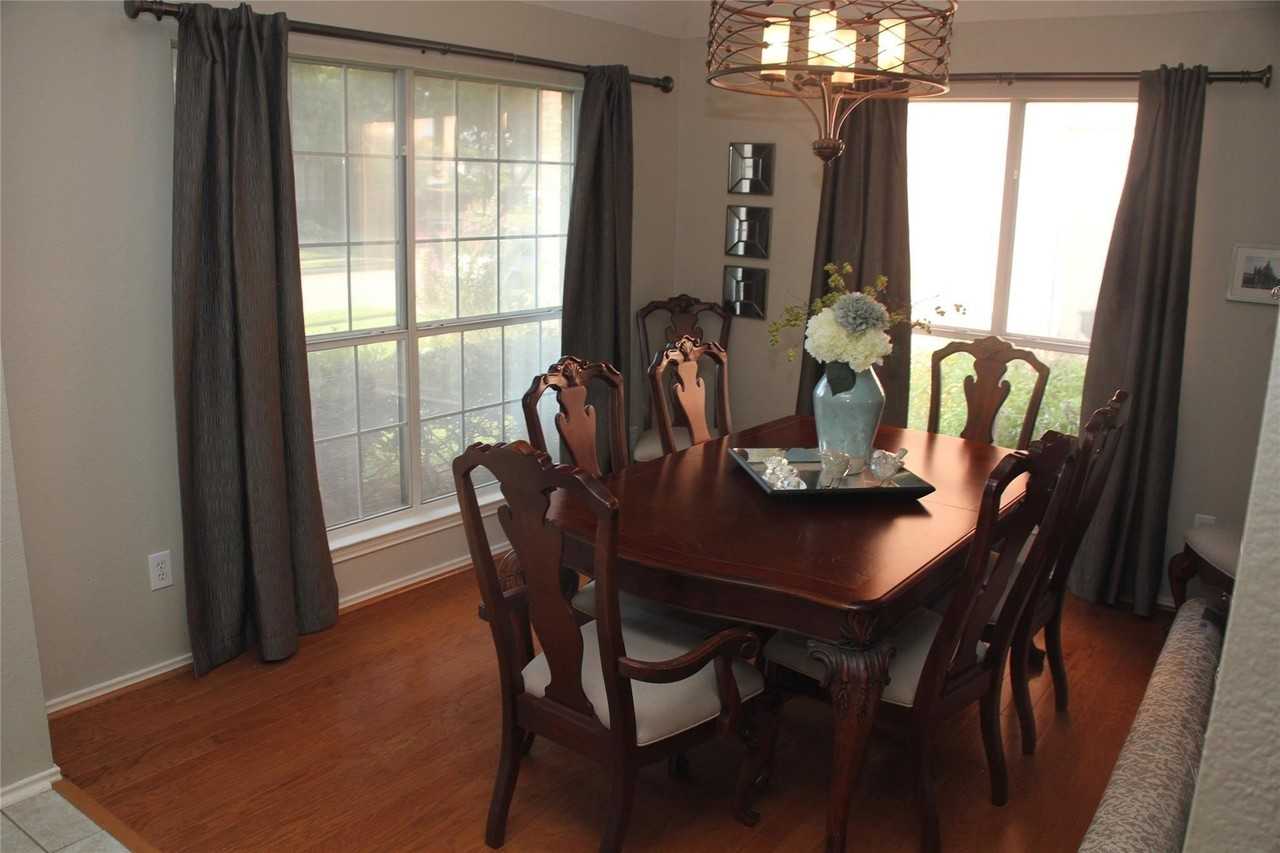 1005 Calgary Ct - Photo 6 of 14