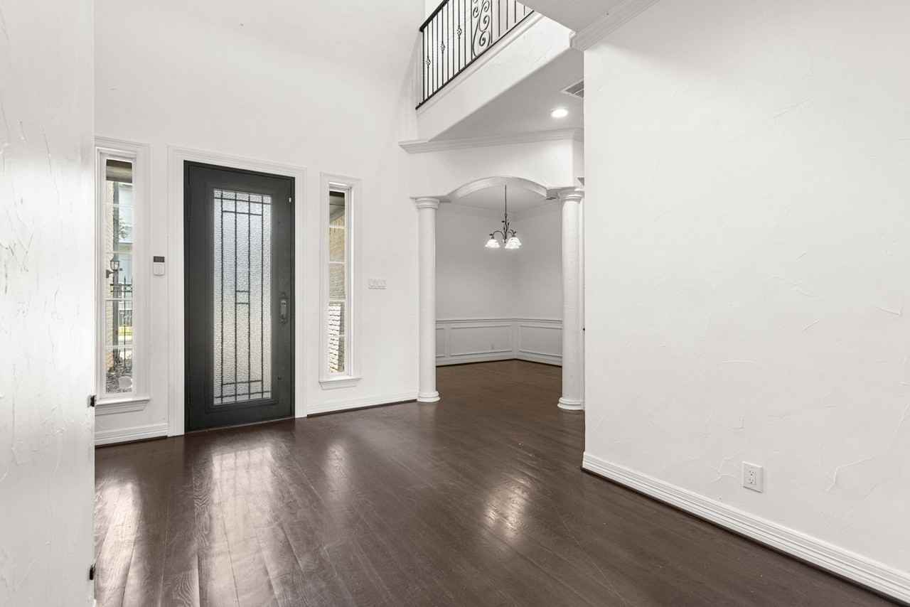 902 Saint George Pl - Photo 2 of 31