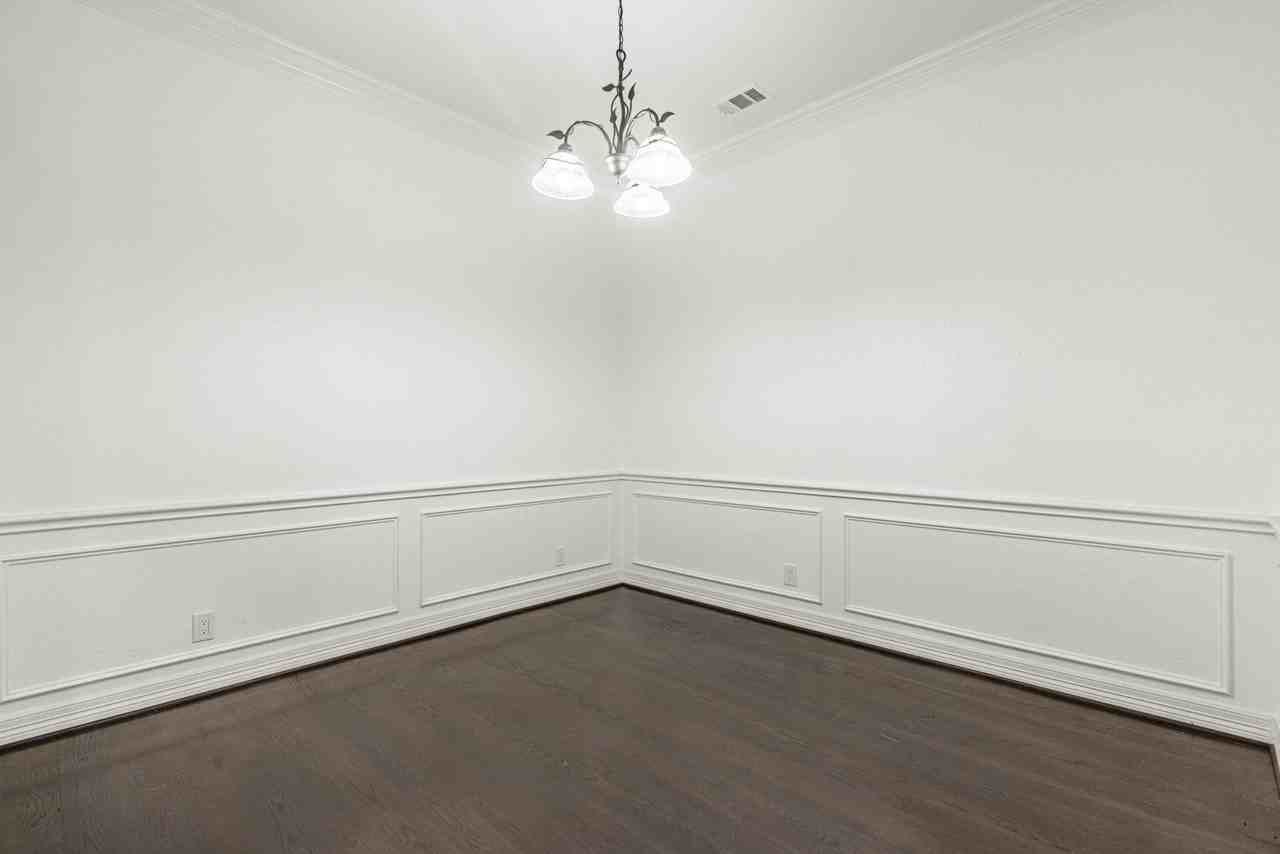902 Saint George Pl - Photo 4 of 31