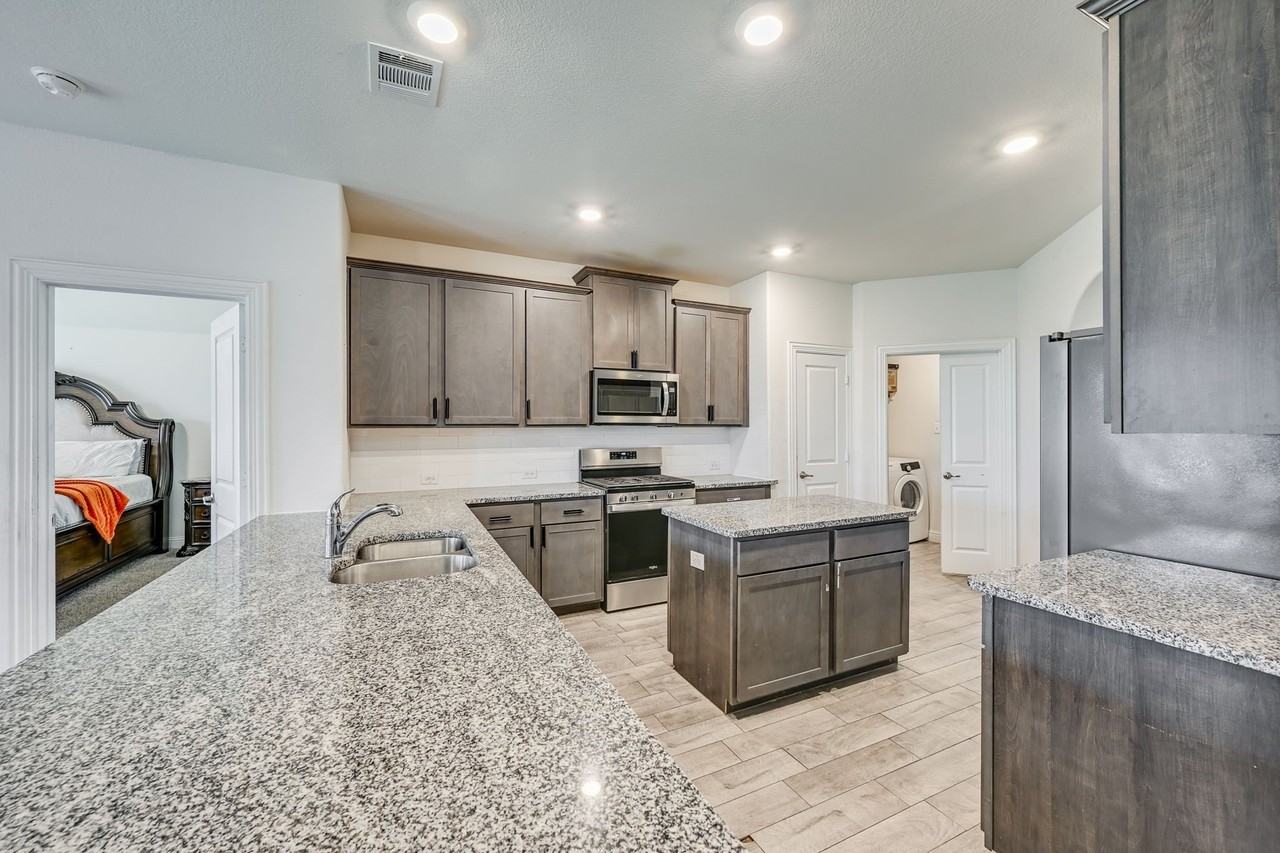 4016 Windswept Way - Photo 4 of 25