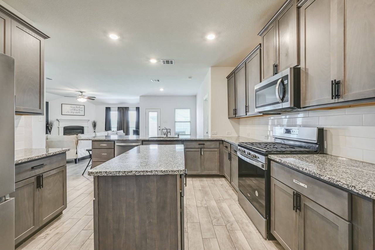 4016 Windswept Way - Photo 5 of 25