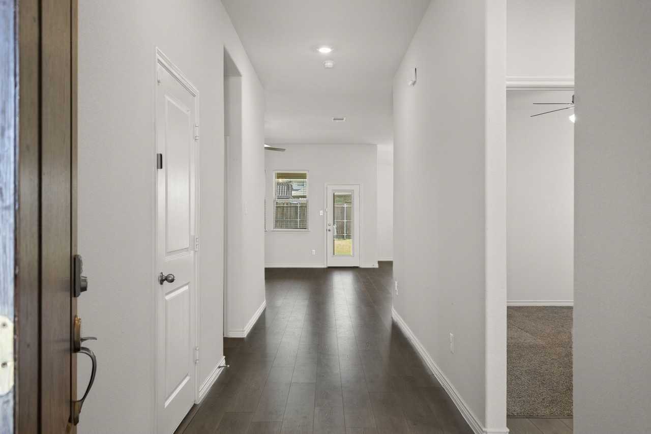 2045 Tahoka Ln - Photo 4 of 34