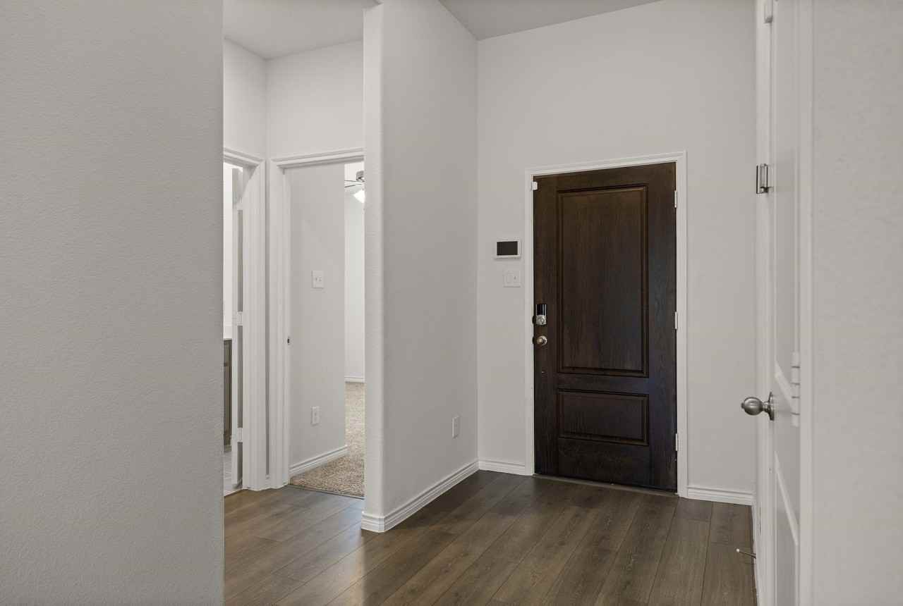 2045 Tahoka Ln - Photo 5 of 34