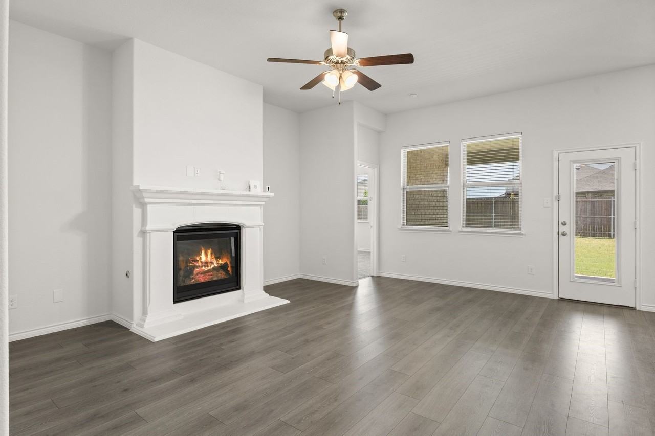 2045 Tahoka Ln - Photo 7 of 34