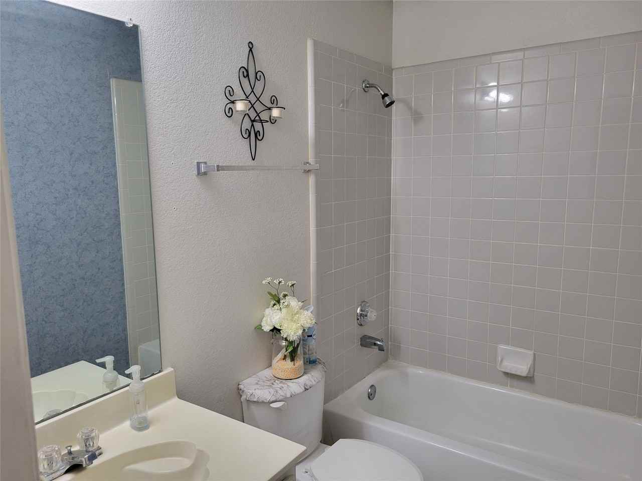 1208 Berkshire Ct - Photo 6 of 8