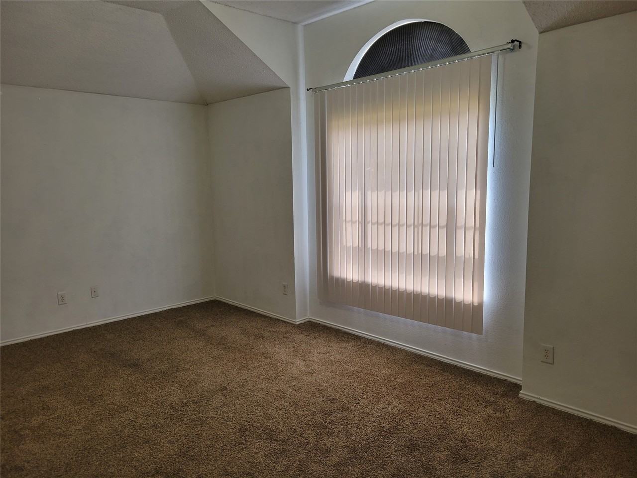 1208 Berkshire Ct - Photo 7 of 8