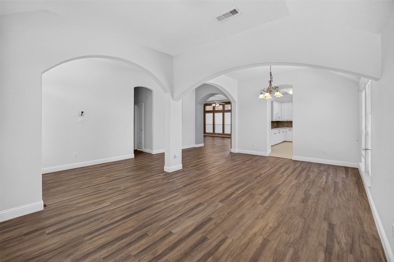 2921 Silvercrest Ln - Photo 6 of 27