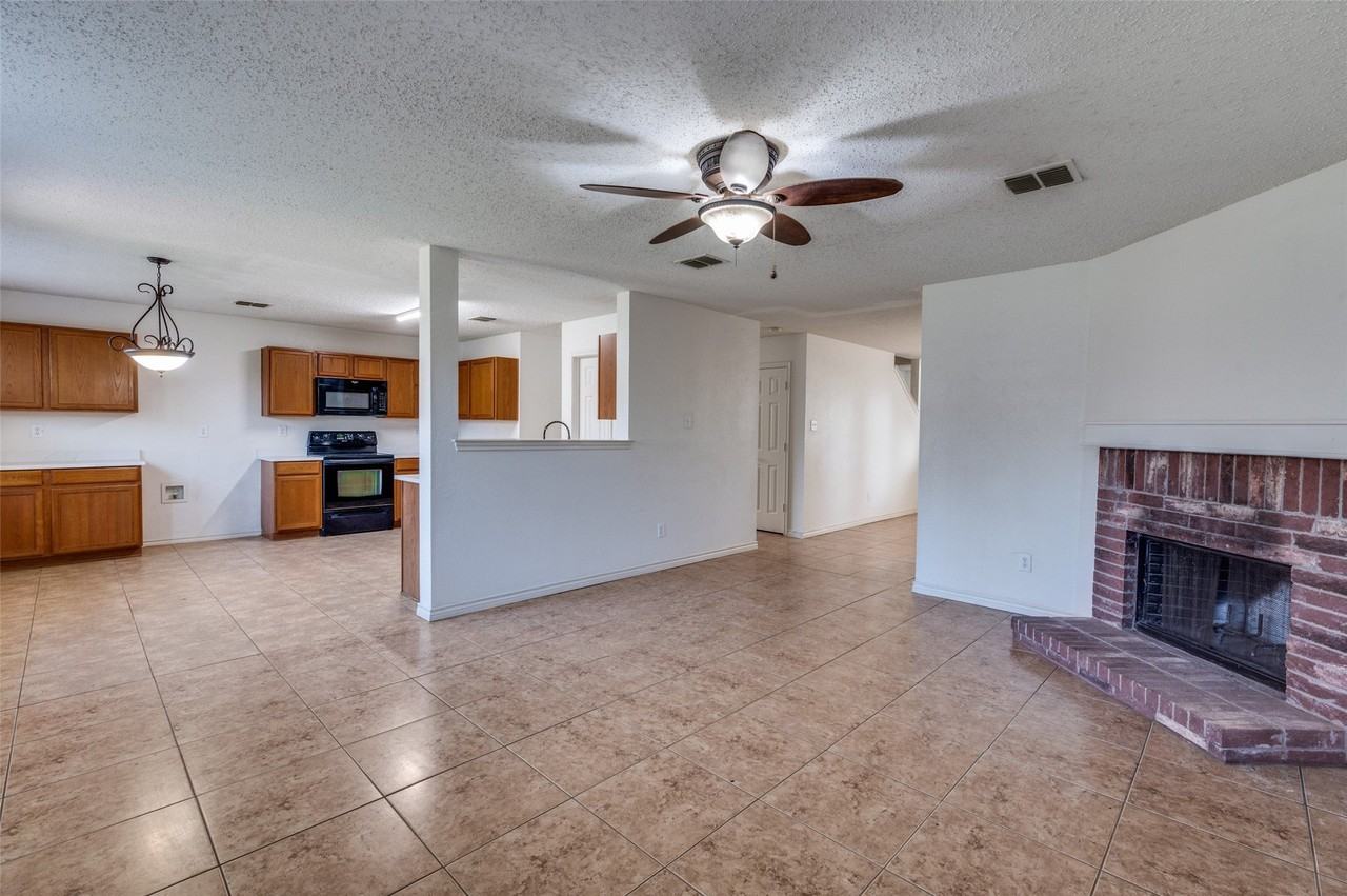 8402 Olivia Meadow Dr - Photo 2 of 22